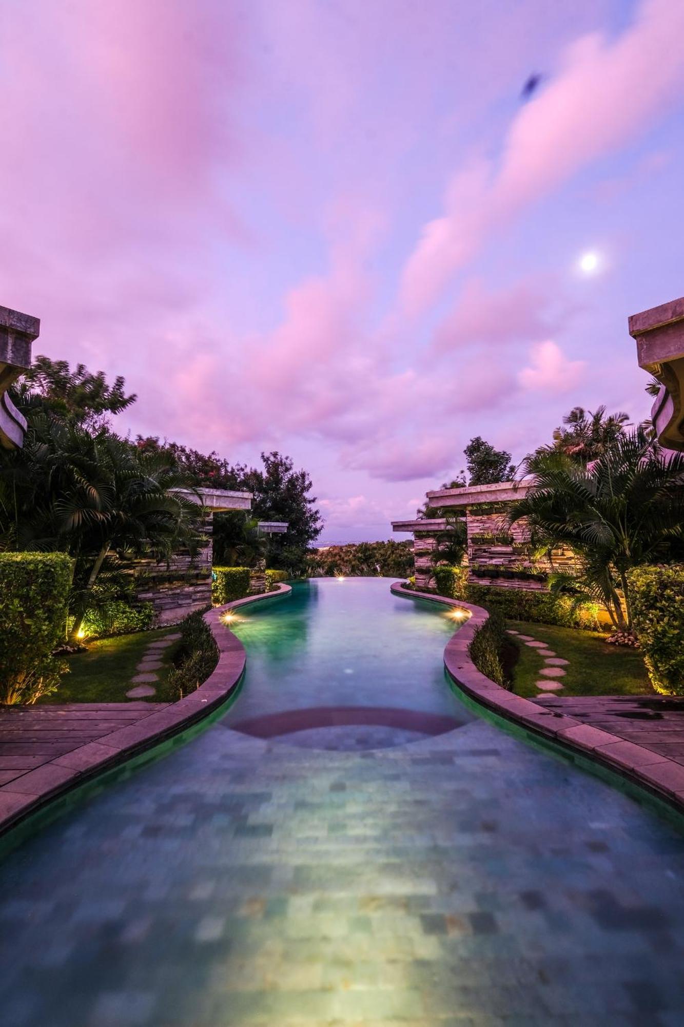 The Elementum 3* Uluwatu (Bali)