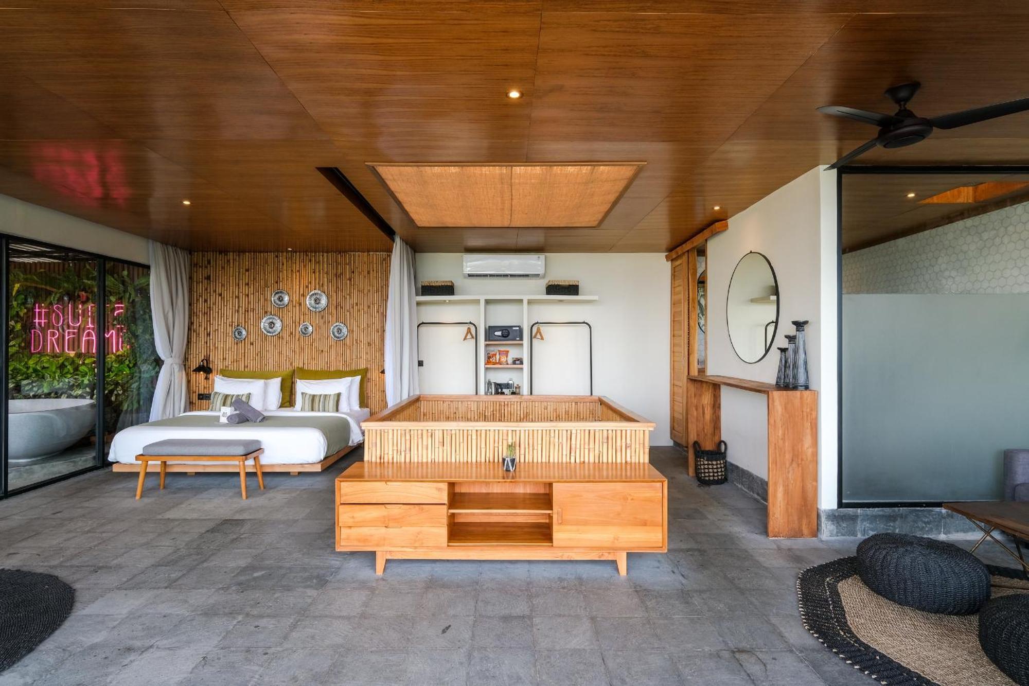 The Elementum 3* Uluwatu (Bali)